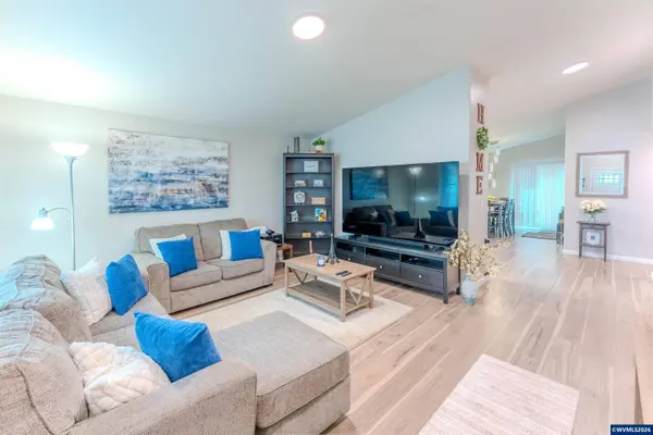 910 Kauai St SE SE, Salem, OR 97317