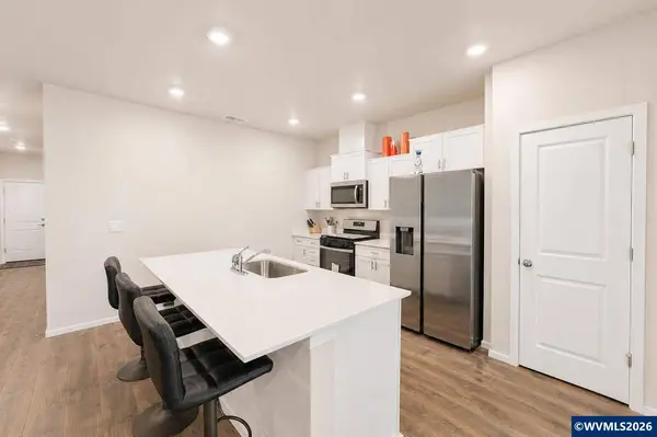 966 Sparrow St, Woodburn, OR 97071