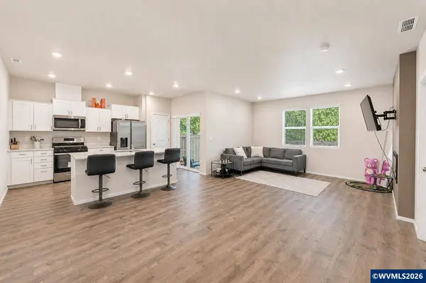 966 Sparrow St, Woodburn, OR 97071