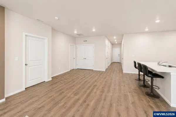 966 Sparrow St, Woodburn, OR 97071