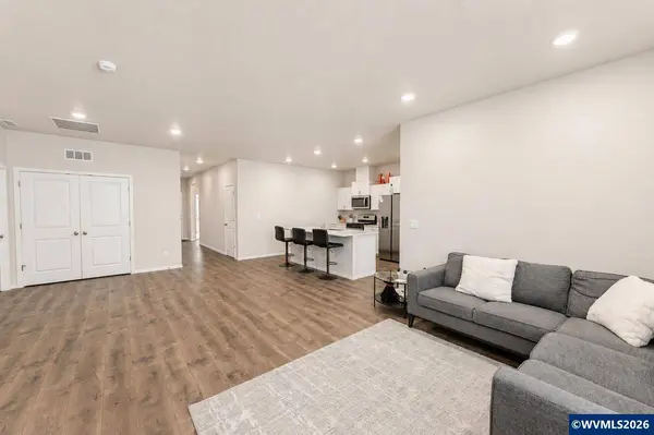 966 Sparrow St, Woodburn, OR 97071