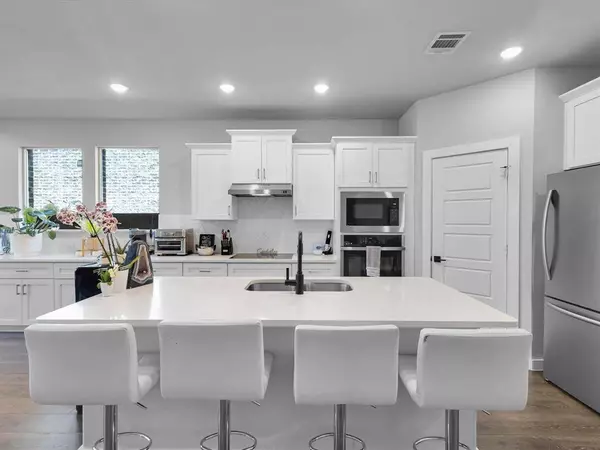 1366 Silverthorn Trail, Justin, TX 76247