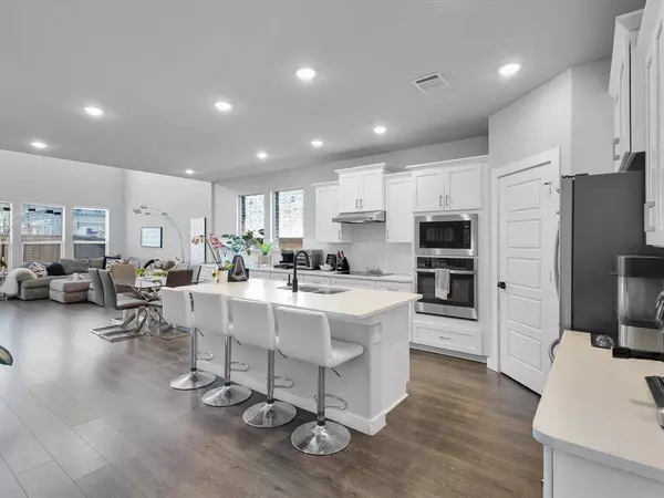 1366 Silverthorn Trail, Justin, TX 76247