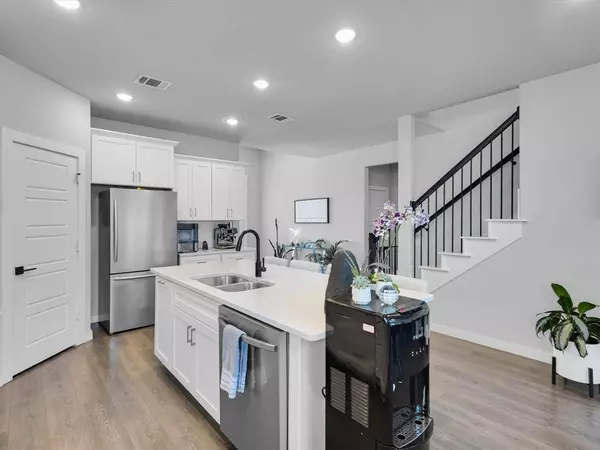 1366 Silverthorn Trail, Justin, TX 76247