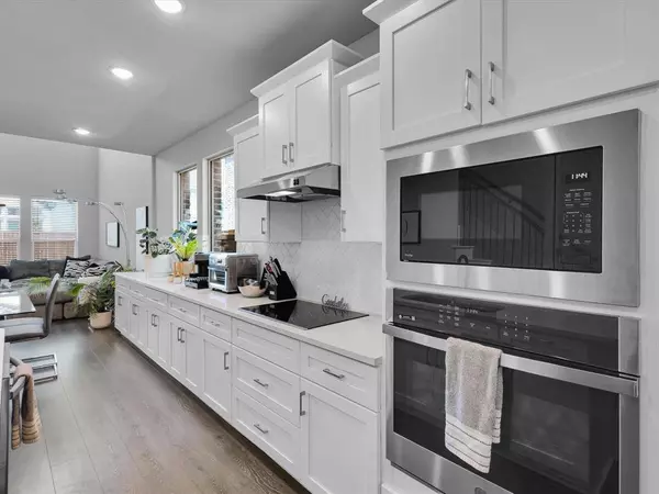 1366 Silverthorn Trail, Justin, TX 76247