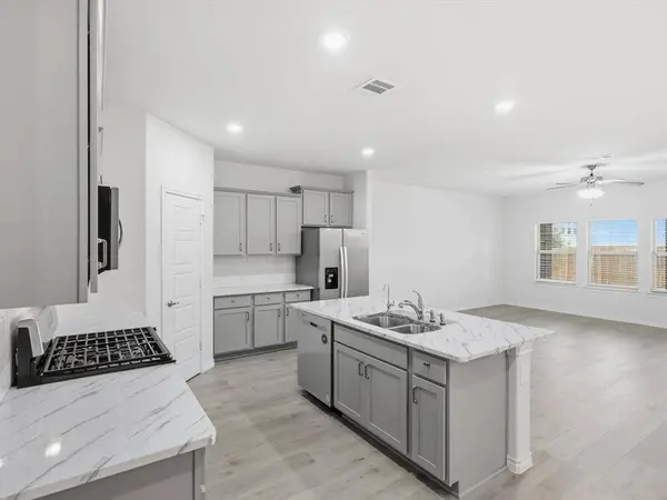 10201 Sunnyview Lane, Aubrey, TX 76227