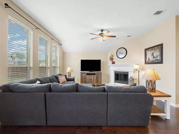 1105 Cactus Spine Drive, Fort Worth, TX 76052