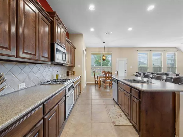 1105 Cactus Spine Drive, Fort Worth, TX 76052