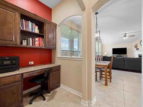 1105 Cactus Spine Drive, Fort Worth, TX 76052