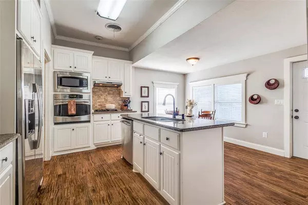 1009 W 7th Street, Justin, TX 76247