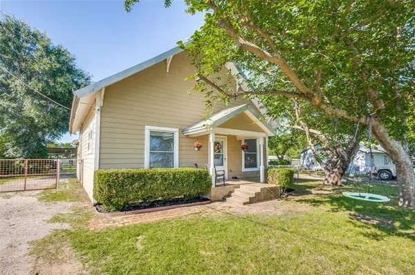 1009 W 7th Street, Justin, TX 76247