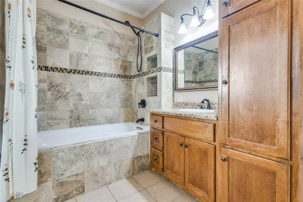 1009 W 7th Street, Justin, TX 76247