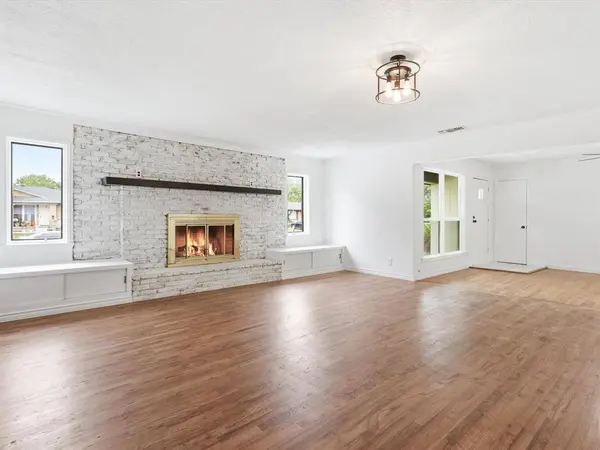 1112 Noble Avenue, Carrollton, TX 75006
