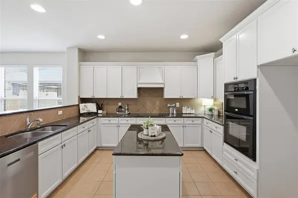 2731 Safe Harbor Drive, Lewisville, TX 75056