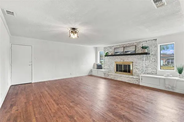 1112 Noble Avenue, Carrollton, TX 75006