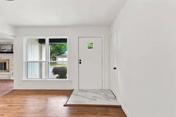 1112 Noble Avenue, Carrollton, TX 75006