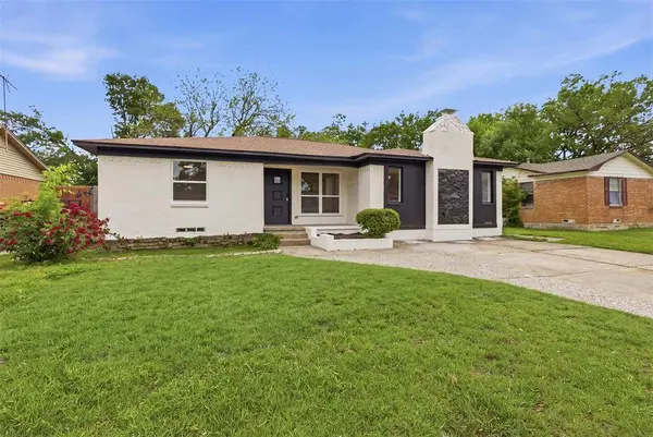 1112 Noble Avenue, Carrollton, TX 75006