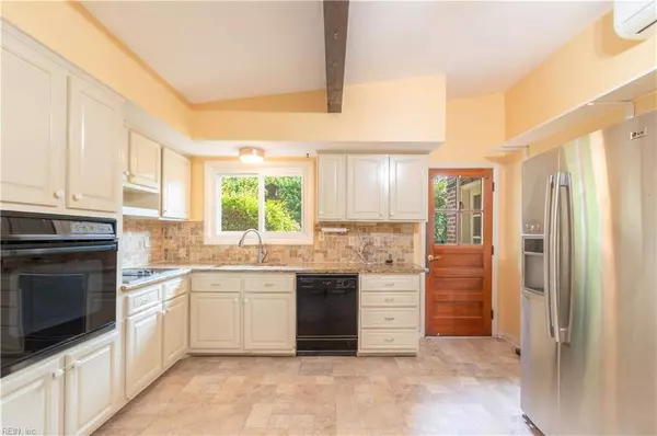 24 Marvin DR, Newport News, VA 23608