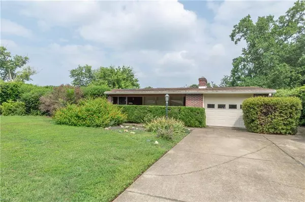 24 Marvin DR, Newport News, VA 23608