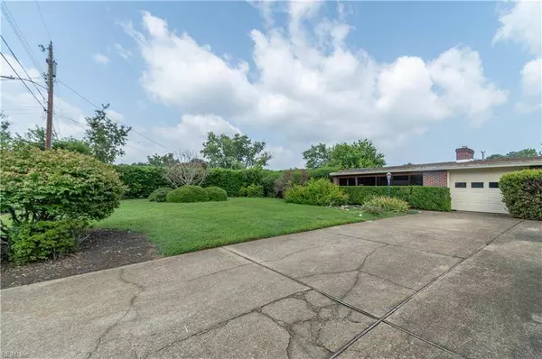 24 Marvin DR, Newport News, VA 23608