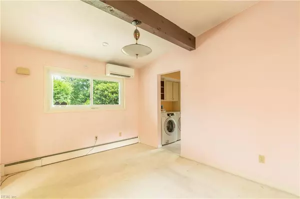 24 Marvin DR, Newport News, VA 23608