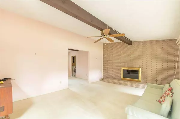 24 Marvin DR, Newport News, VA 23608