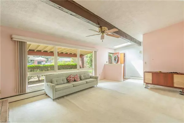 24 Marvin DR, Newport News, VA 23608