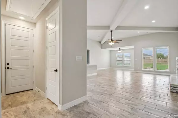 112 Short Meadow, Lytle, TX 78052