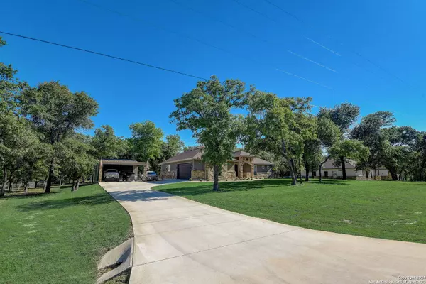 315 CIBOLO RIDGE DR, La Vernia, TX 78121-5953