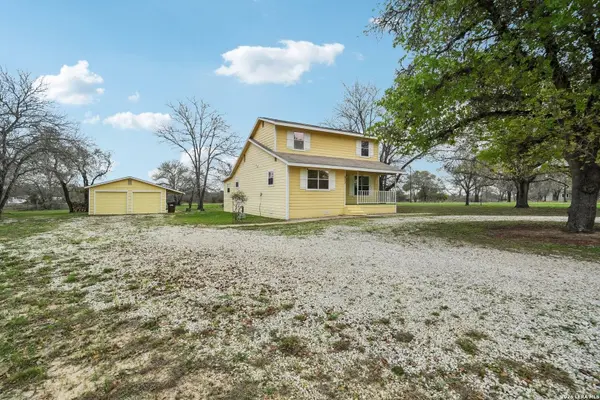 802 Eagle Creek, Floresville, TX 78114