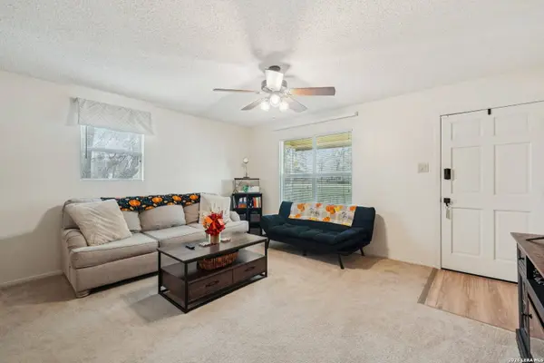 802 Eagle Creek, Floresville, TX 78114