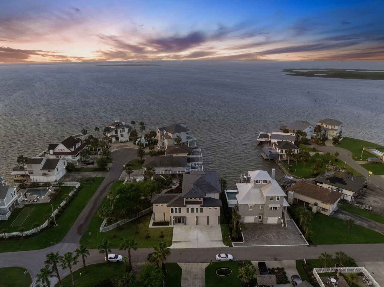 Tiki Island | 1303 Oahu Dr, Galveston, TX 77554