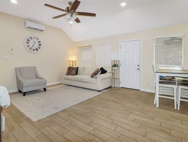 5622 Lycomb DR, Houston, TX 77053