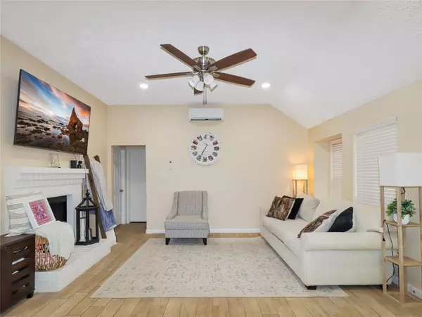 5622 Lycomb DR, Houston, TX 77053