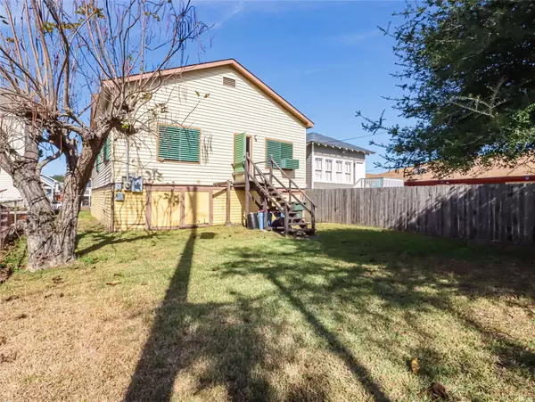 1207 Avenue M, Galveston, TX 77550