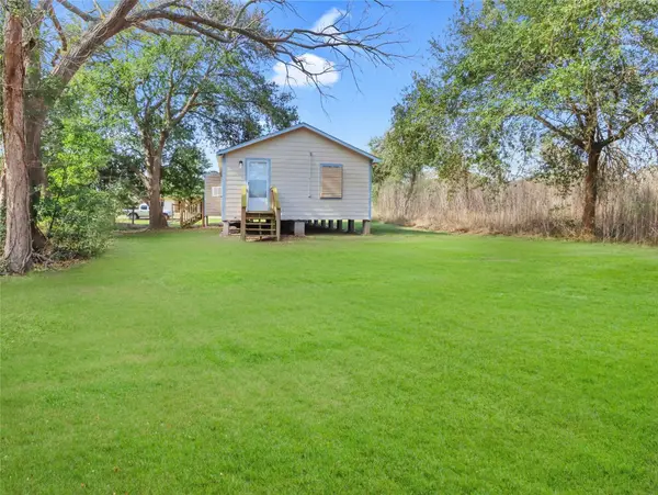 6611 Jensen ST, Hitchcock, TX 77563