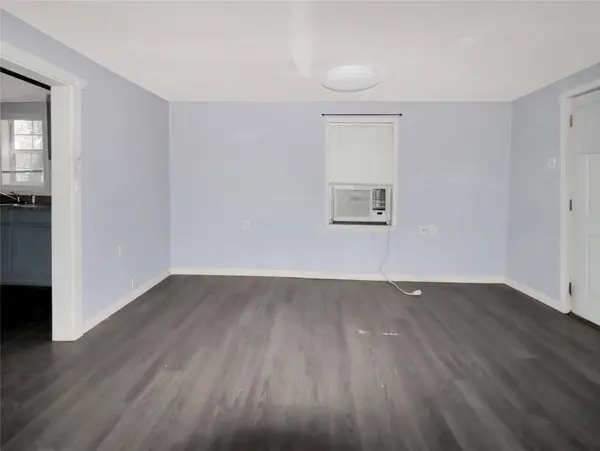 6611 Jensen ST, Hitchcock, TX 77563