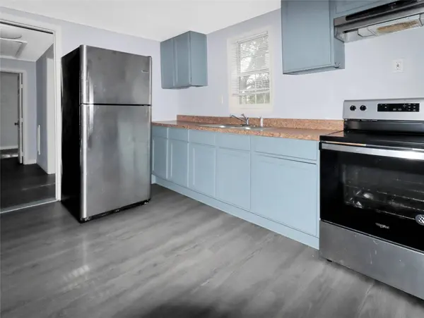 6611 Jensen ST, Hitchcock, TX 77563