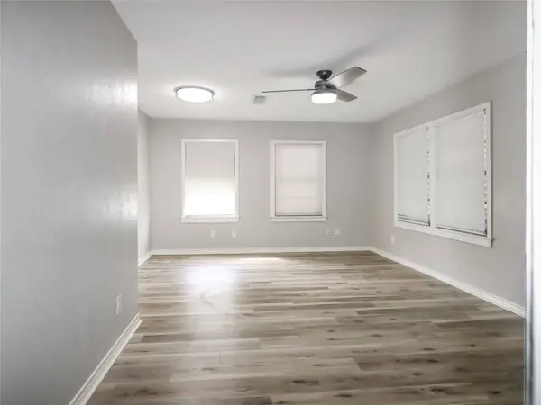 6705 Speaker ST, Hitchcock, TX 77563