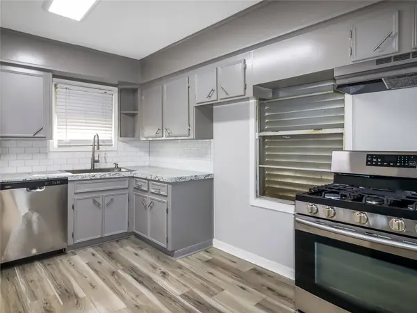 6705 Speaker ST, Hitchcock, TX 77563