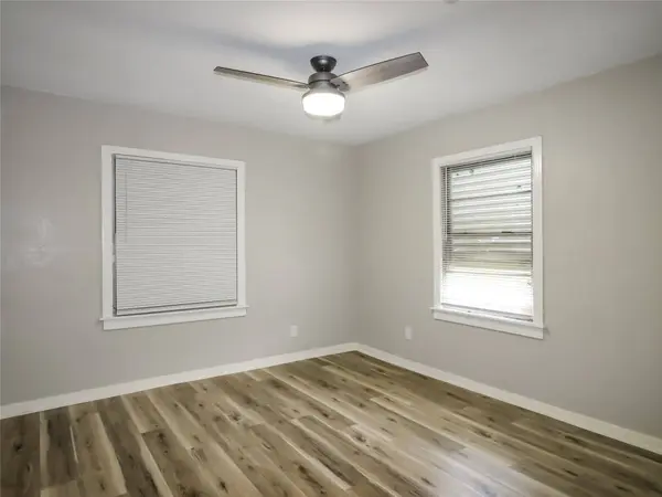 6705 Speaker ST, Hitchcock, TX 77563