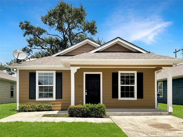 7426 Blue Jay DR, Texas City, TX 77591