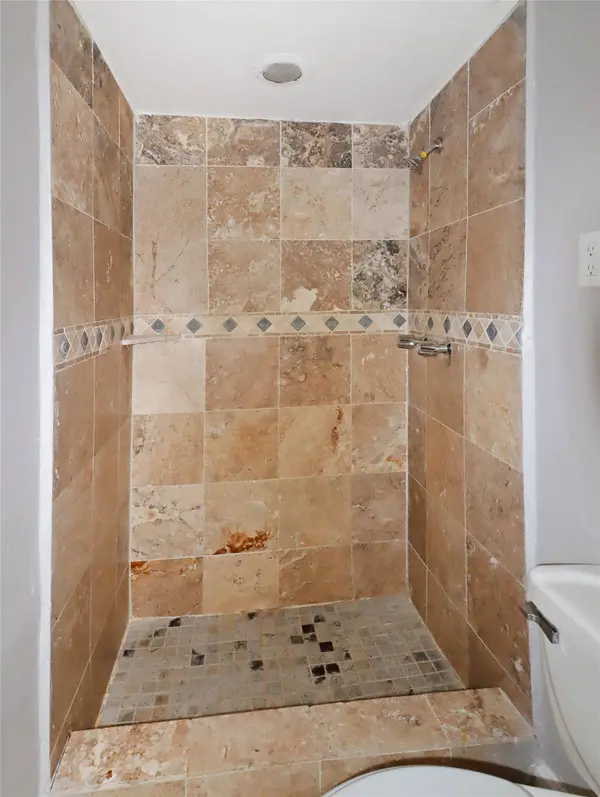 8711 Shadow Crest ST, Houston, TX 77074