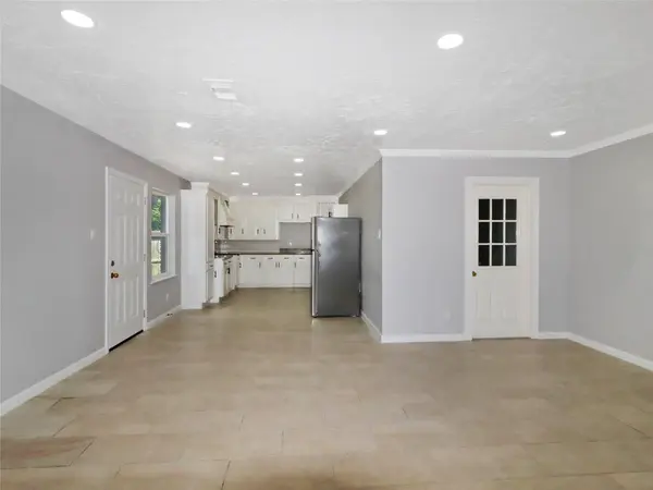 8711 Shadow Crest ST, Houston, TX 77074
