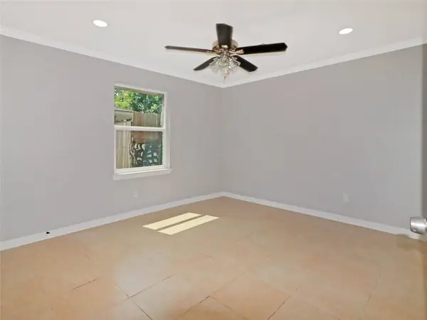 8711 Shadow Crest ST, Houston, TX 77074