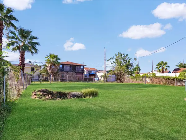 6004 Avenue T, Galveston, TX 77551