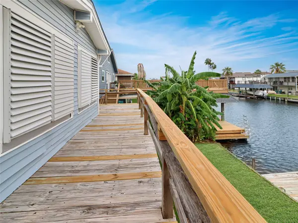 176 Barracuda ST #A, Bayou Vista, TX 77563