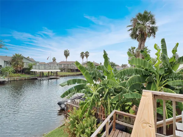 176 Barracuda ST #A, Bayou Vista, TX 77563