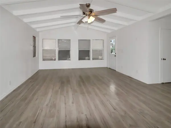 176 Barracuda ST #A, Bayou Vista, TX 77563