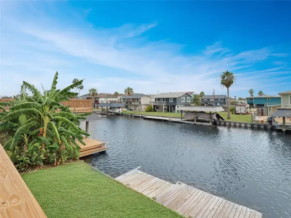 176 Barracuda ST #A, Bayou Vista, TX 77563
